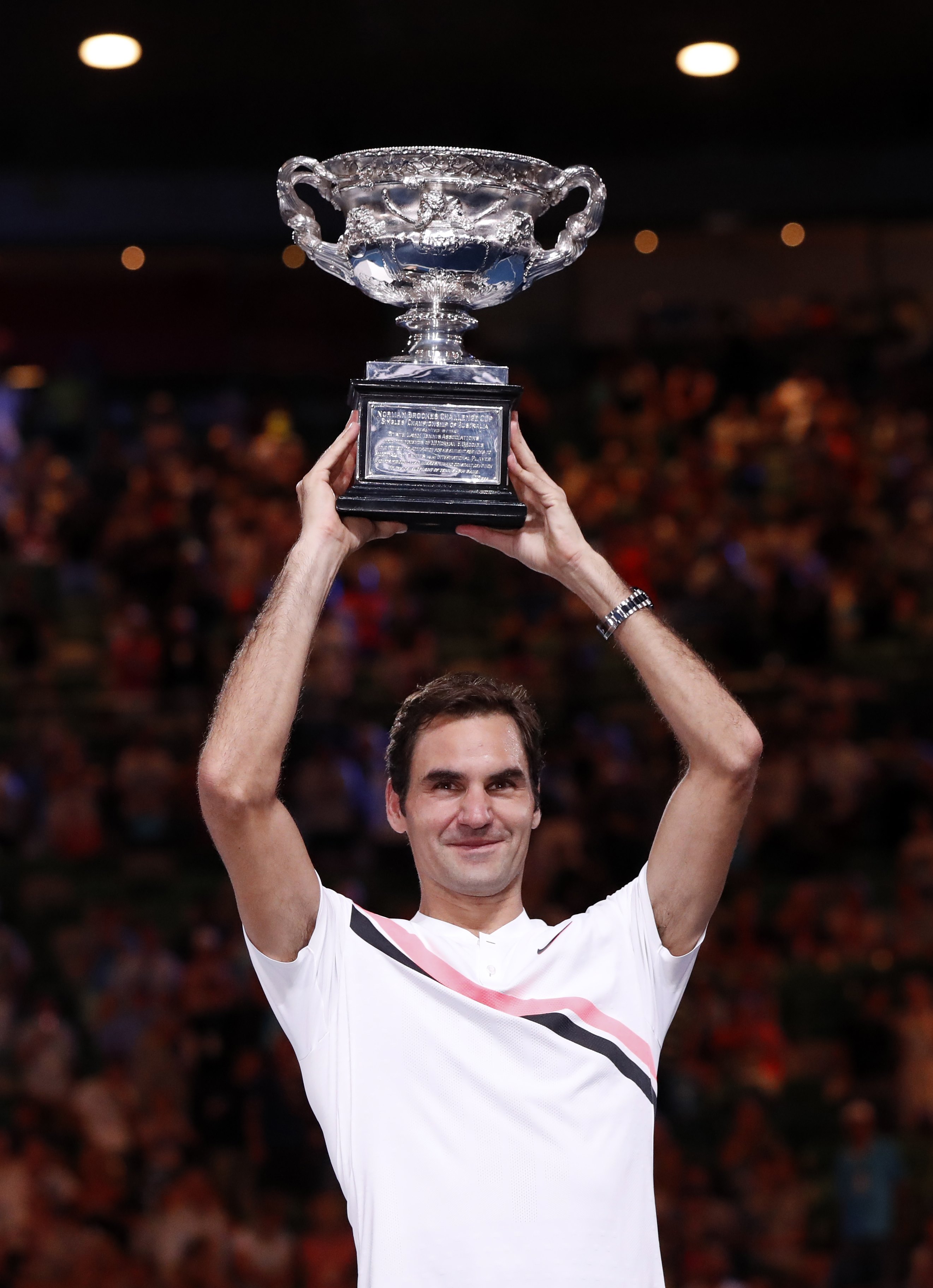 米兰体育官网-关于英国网球队轻取澳大利亚网球队，费德勒绝境逆转的信息