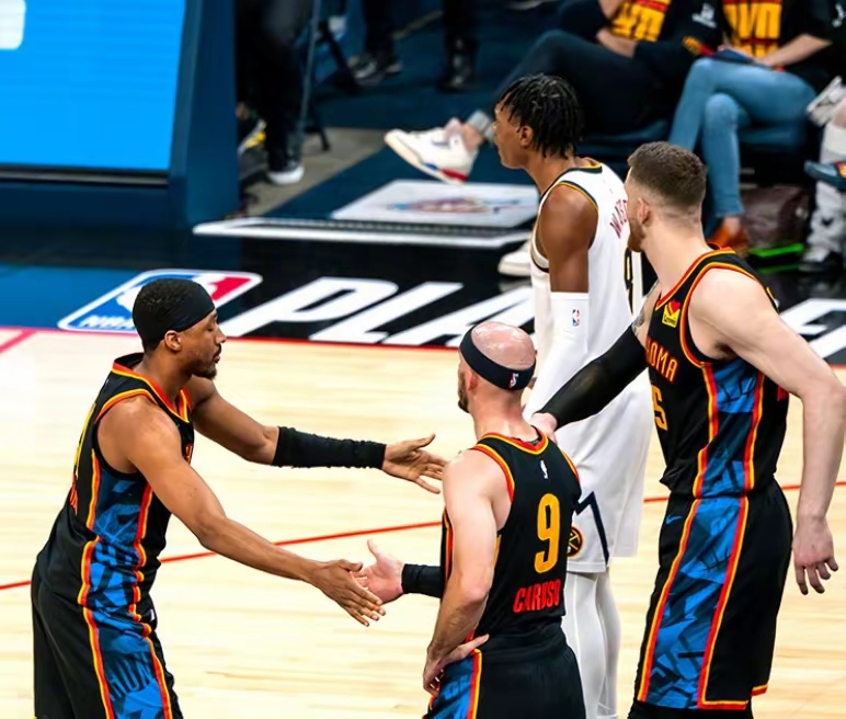 掘金险胜墨西哥男篮，米切尔制霸全场