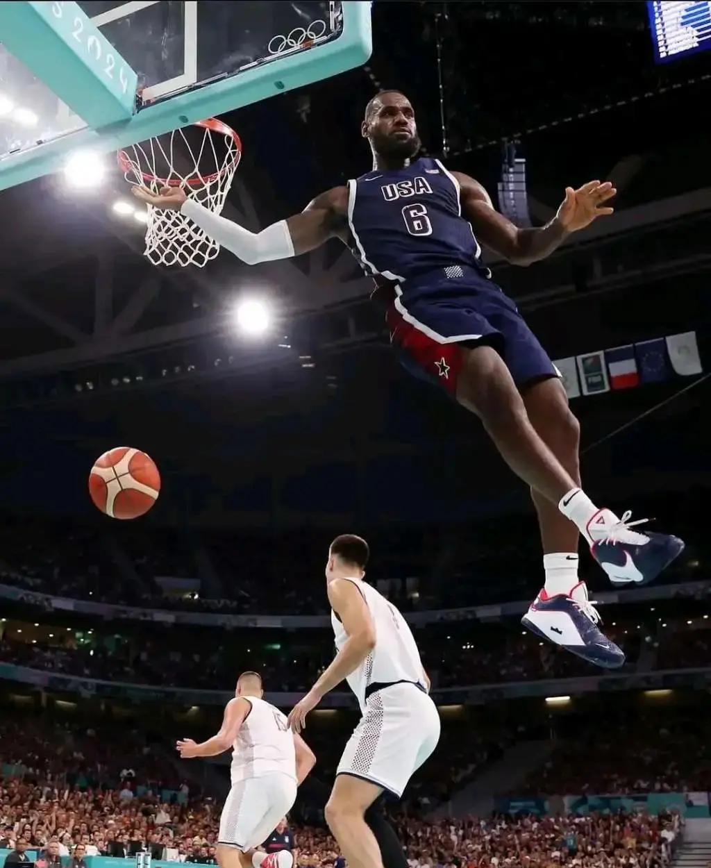 米兰真人-美国男篮险胜尼日利亚男篮，布克制霸全场的简单介绍