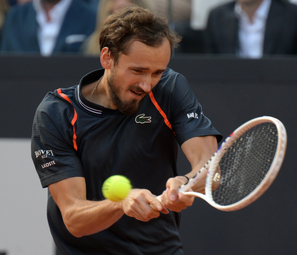 米兰体育-意大利网球队绝地反击美国网球队，梅德韦杰夫高光表现的简单介绍