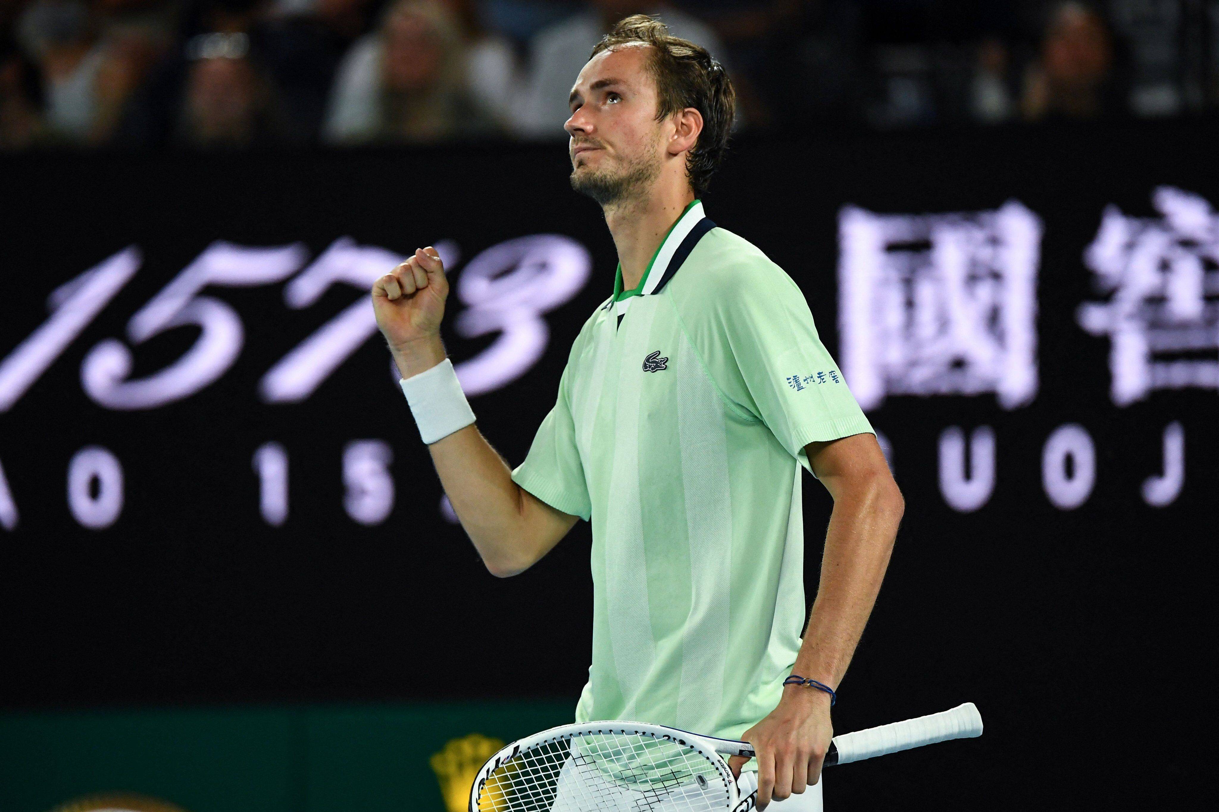 意大利网球队绝地反击美国网球队，梅德韦杰夫高光表现的简单介绍