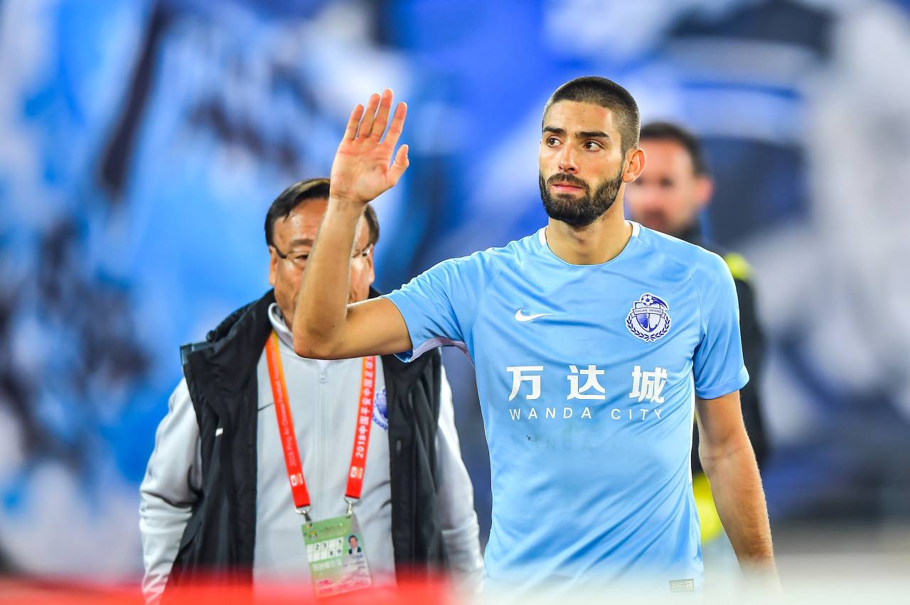 大连一方失球后慌乱解防,教练警告严厉 大连一方失球后慌乱解防,教练警告严厉