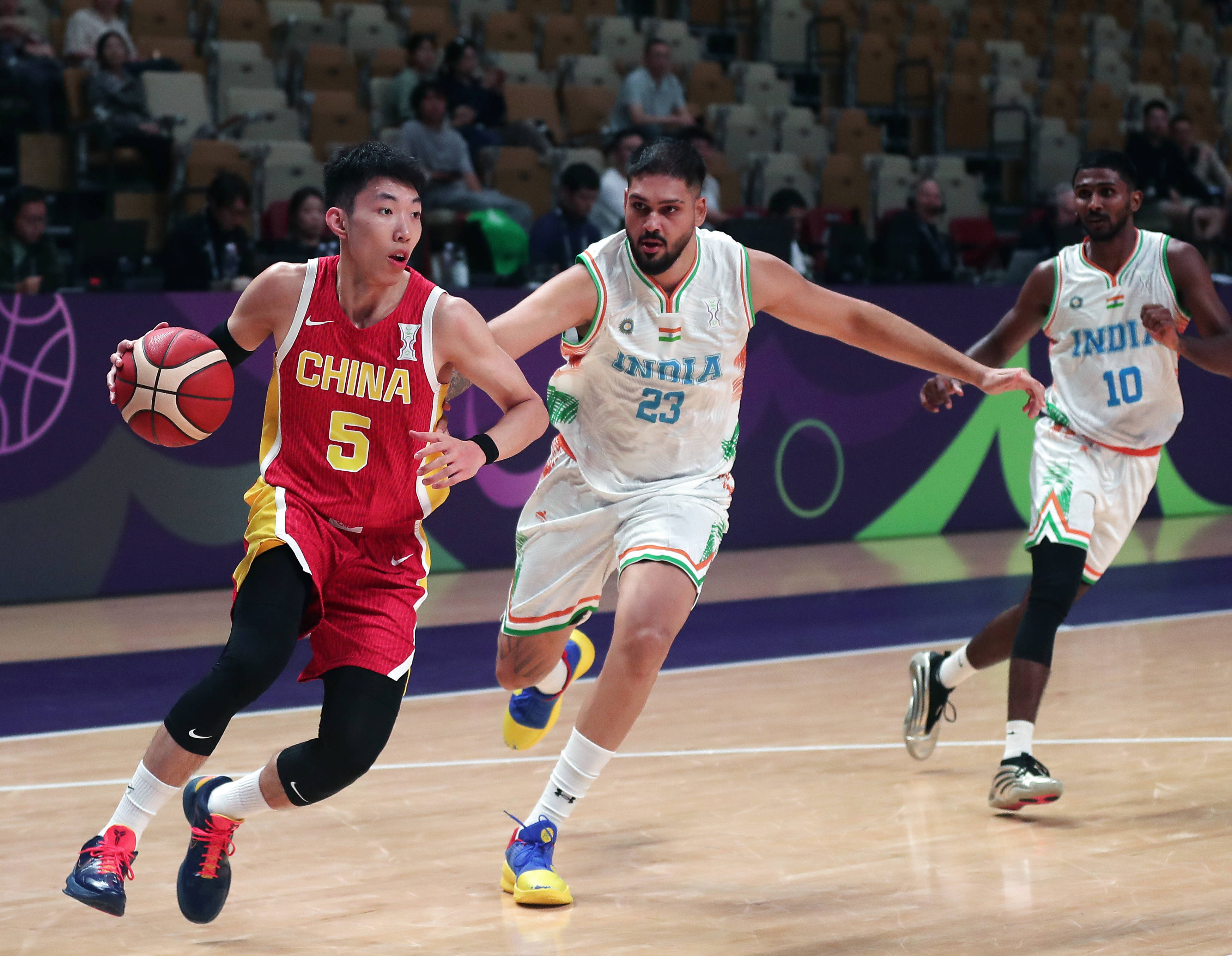 包含亚洲球员在国外比赛中争取佳绩的词条