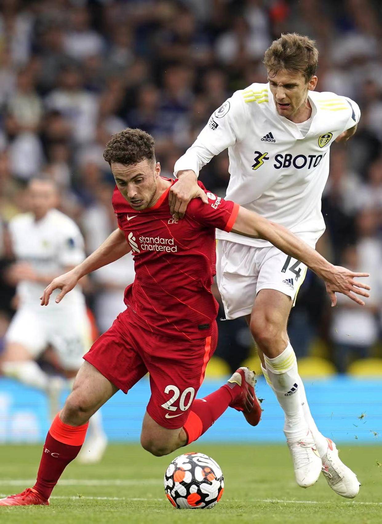 ac米兰下载-关于利兹联客场大捷！卫冕冠军再次登顶，状况如何？的信息