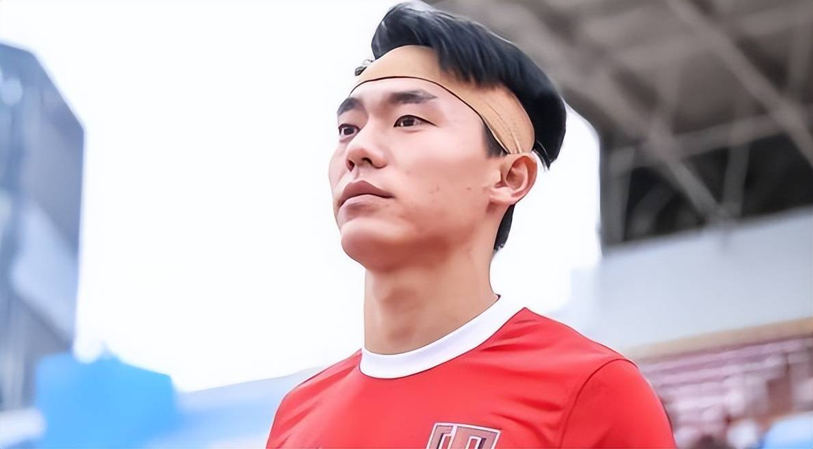 关于球员表现不俗，被球迷誉为新赛季大热门的信息