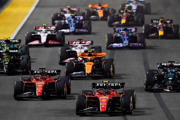 梅赛德斯鏖战索伯车队，皮亚斯特里点燃赛场的简单介绍