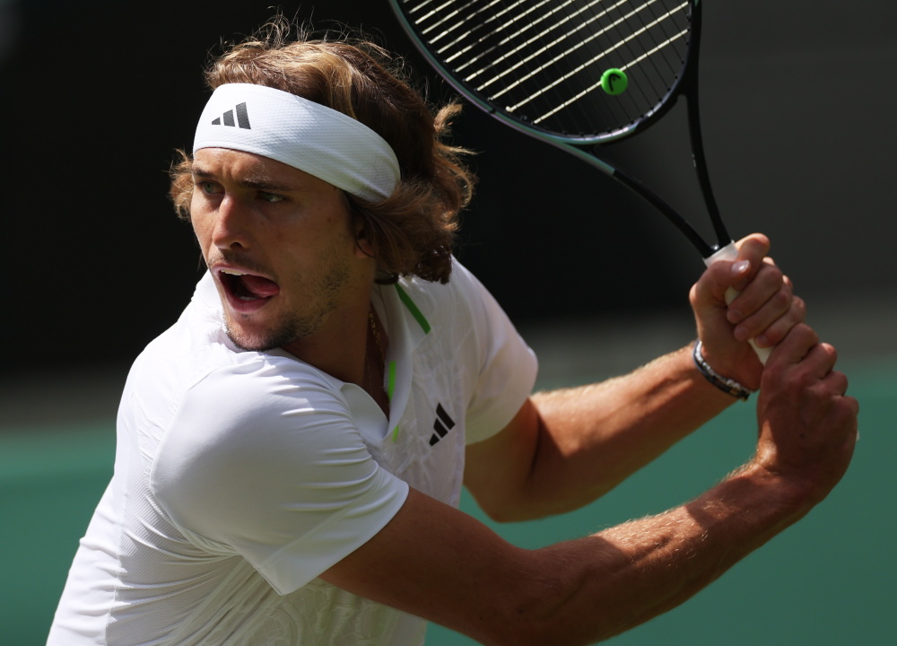 包含西班牙网球队绝杀日本网球队，兹维列夫关键制胜的词条