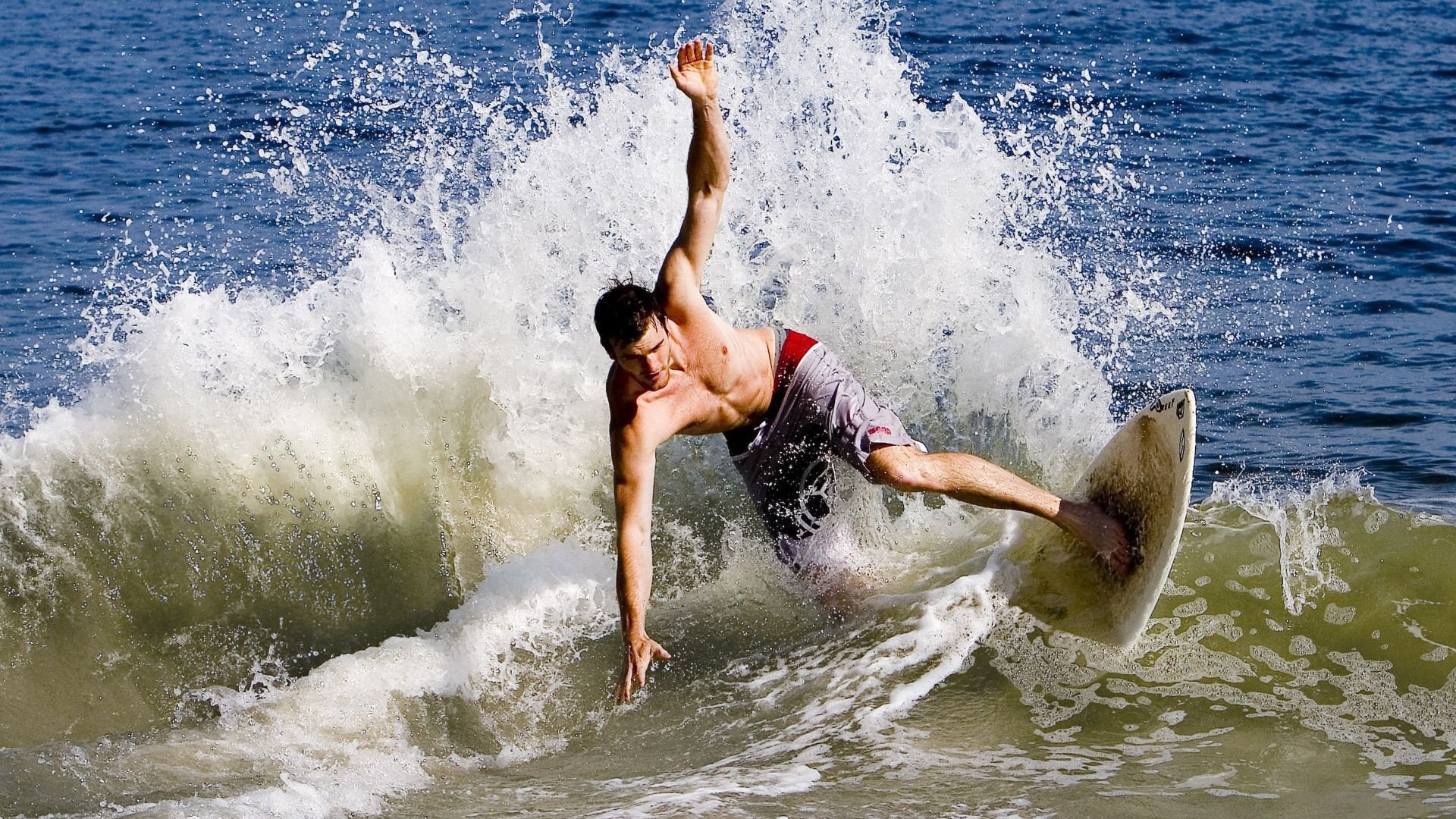 当边界封锁遇见跨界统治，尼日利亚的外交暂停与萨拉赫的赛道奇迹