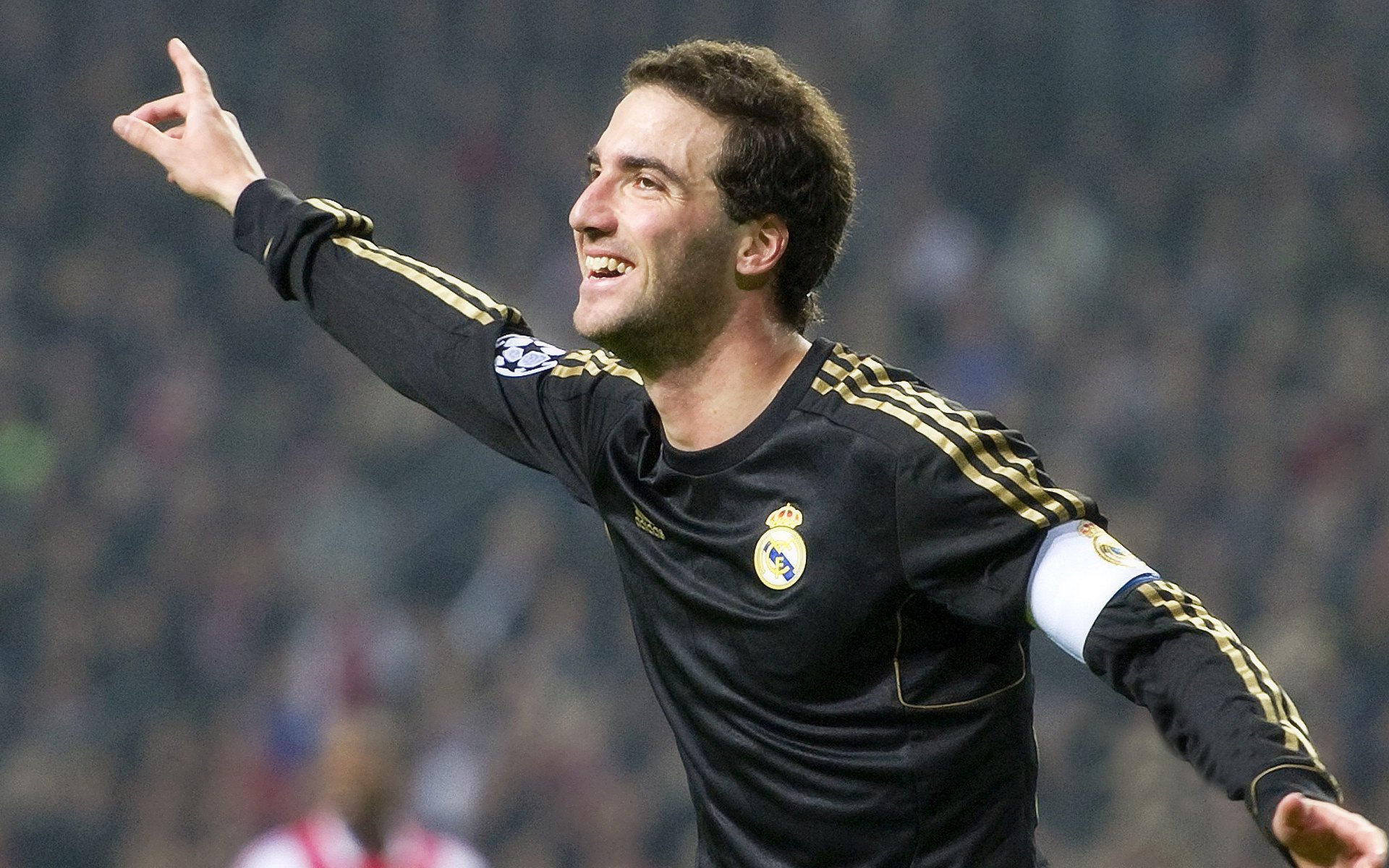 米兰真人-亚洲之光与非洲之魂，孙兴慜的爆发与阿尔及利亚的末节奇迹