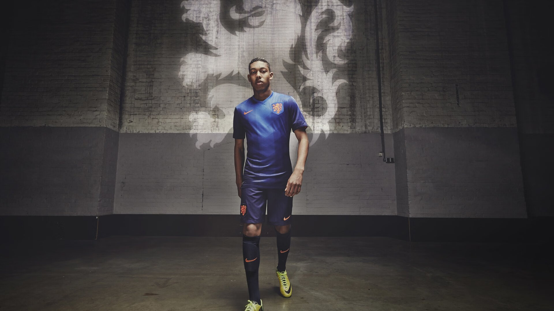 米兰体育入口-奇迹与传奇，阿根廷翻盘巴黎之夜，范戴克刷新纪录的双重奏